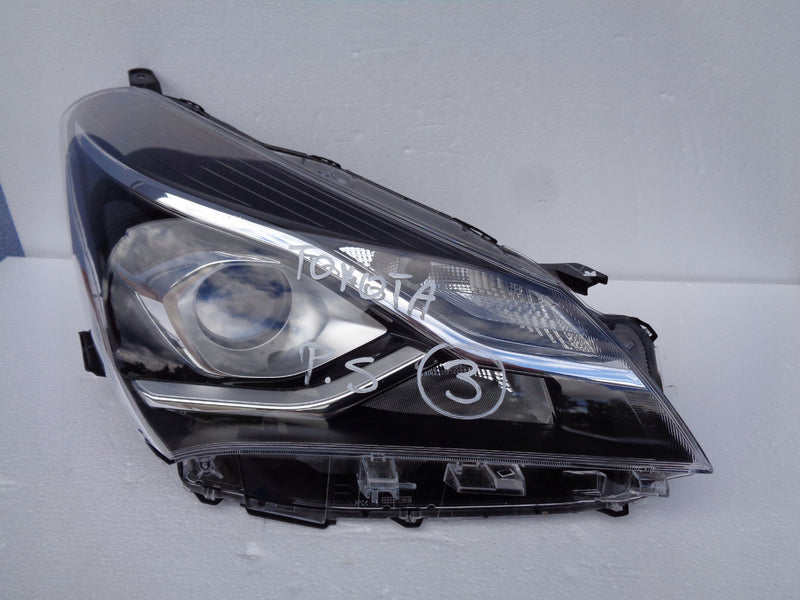 TOYOTA YARIS 3 III 2017- LIFT LAMPA PRAWA SOCZEWKA