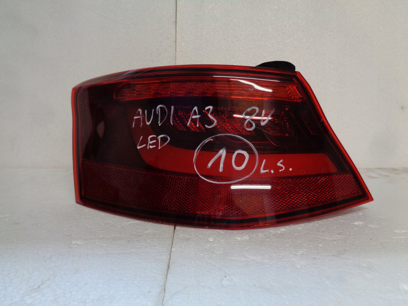 AUDI A3 8V3 HATCHBACK LAMPA TYŁ LEWA 8V3945095B