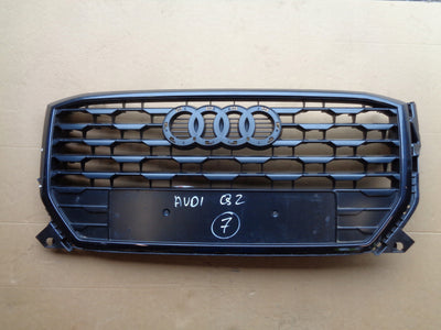 AUDI Q2 81A 17- ATRAPA GRILL ORYGINAŁ 81A853651