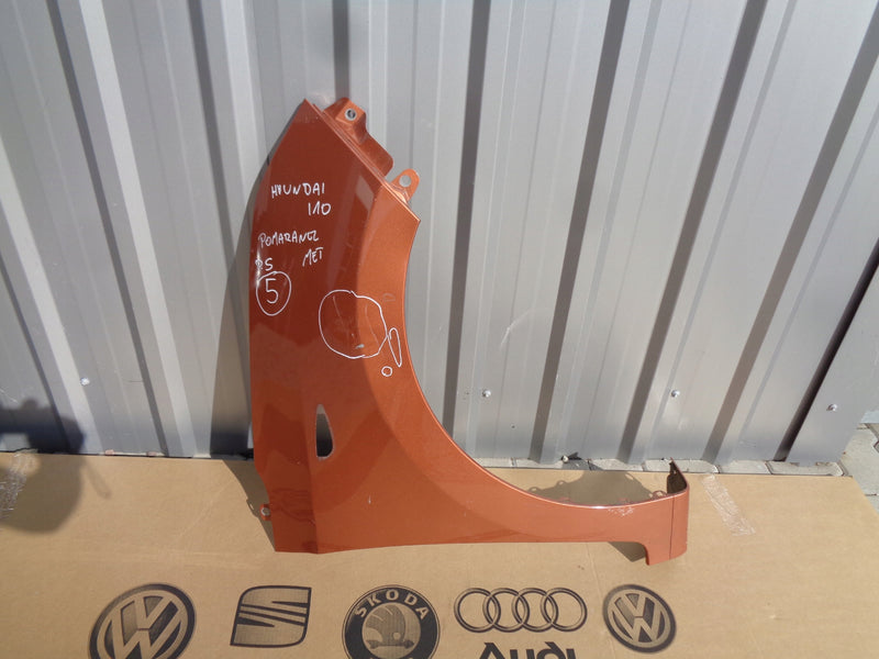 HYUNDAI i10 2014- BŁOTNIK PRAWY PRZÓD CZARNY ORYGI