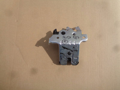 VW SKODA AUDI Q7 LOGO ZAMEK KLAPY TYŁ 4M0827506D