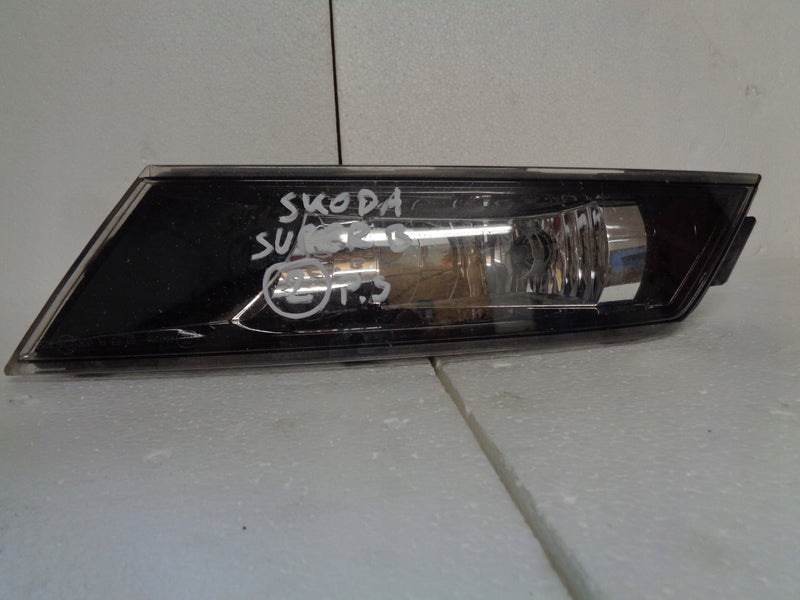 SKODA SUPERB 3 III 3V HALOGEN PRAWY 3V0941700