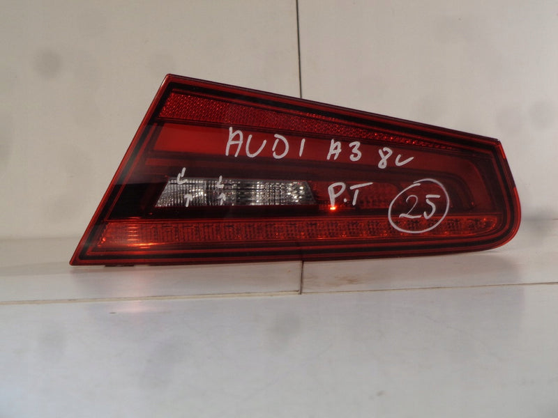 AUDI A3 8V TYŁ LED LAMPA PRAWA W KLAPĘ 8V3945094B