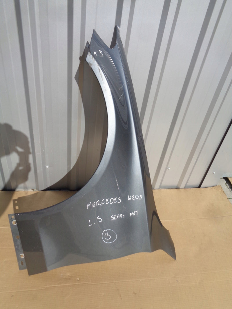 MERCEDES C KLASA W205 BŁOTNIK LEWY A2058810101