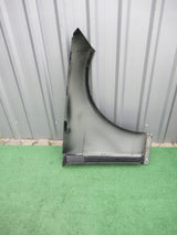 MERCEDES E KLASA W212 BŁOTNK LEWY IGŁA CZARNY MET.