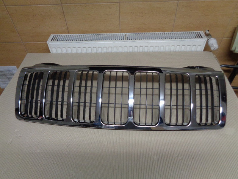 JEEP GRAND CHEROKEE ATRAPA GRILL 5JF94TRMAE