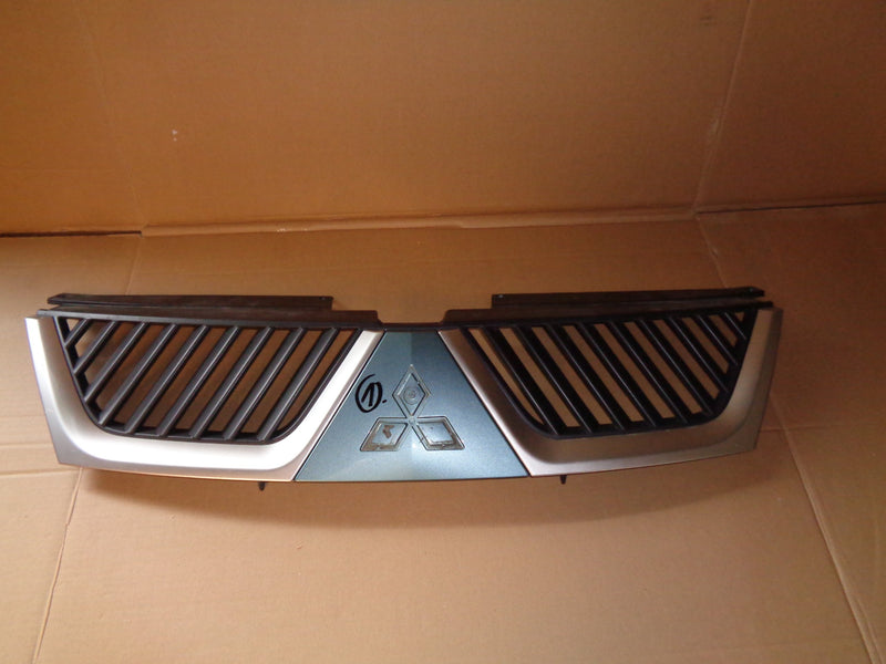 MITSUBISHI OUTLANDER GRILL ATRAPA ORYG 7450A037ZZ
