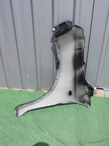 SUZUKI VITARA III 3 15- BŁOTNIK PRAWY CZARNY METALIK Z OTWOREM 57611-54P10