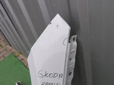 SKODA KAMIQ 657 19- BŁOTNIK LEWY BIAŁA PERŁA. LS9R 657821105
