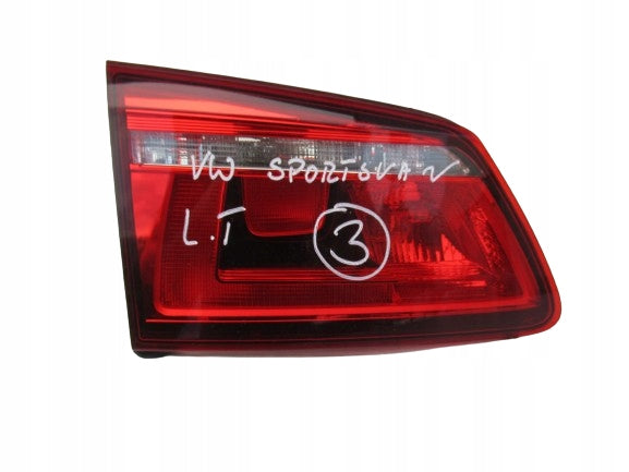 VW GOLF VII 7 SPORTSVAN 510 LAMPA LEWA TYŁ W KLAPĘ 510945093M