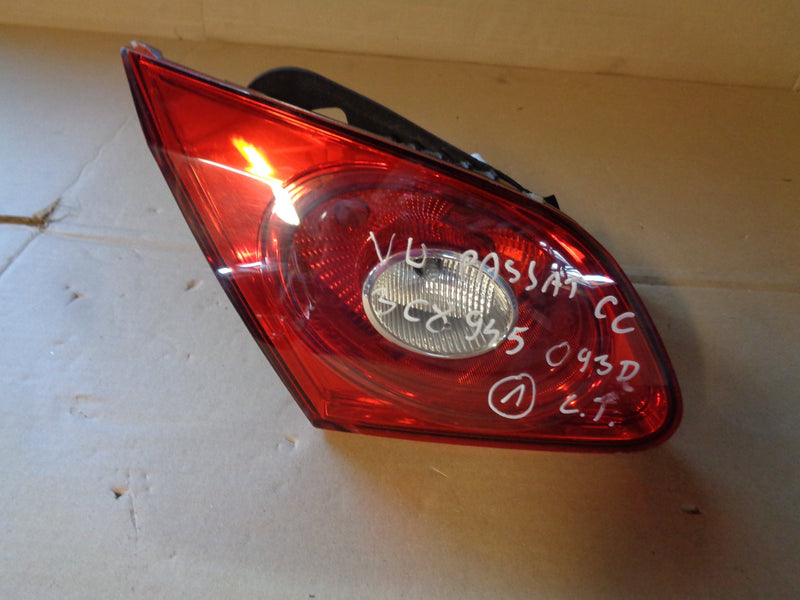 VW PASSAT CC 3C8 LAMPA TYŁ LEWA W KLAPĘ 3C8945093D